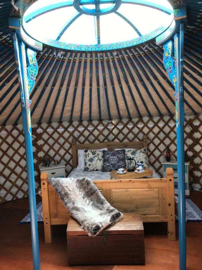 French Fields Luxury Glamping Original Mongolian Yurt Hotel Le-Vieux-Cerier Buitenkant foto