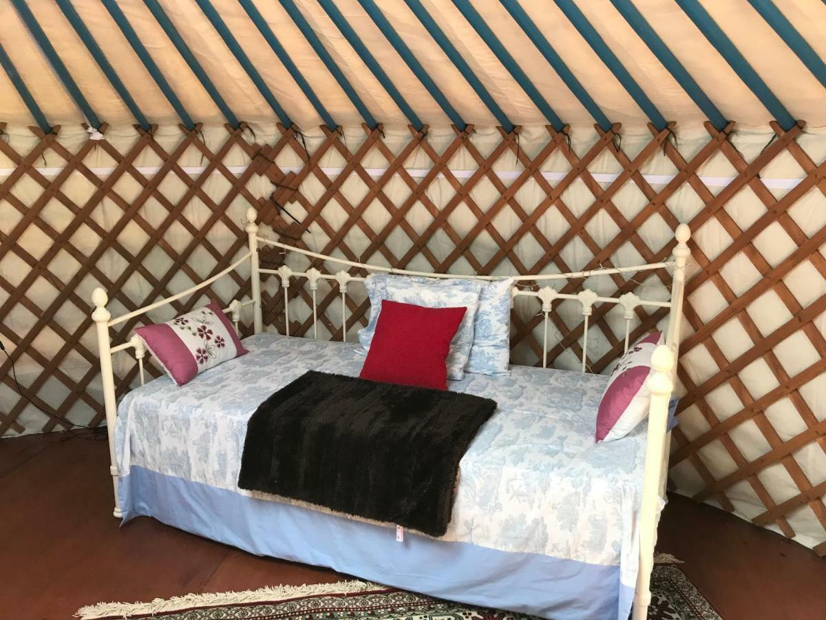 French Fields Luxury Glamping Original Mongolian Yurt Hotel Le-Vieux-Cerier Buitenkant foto