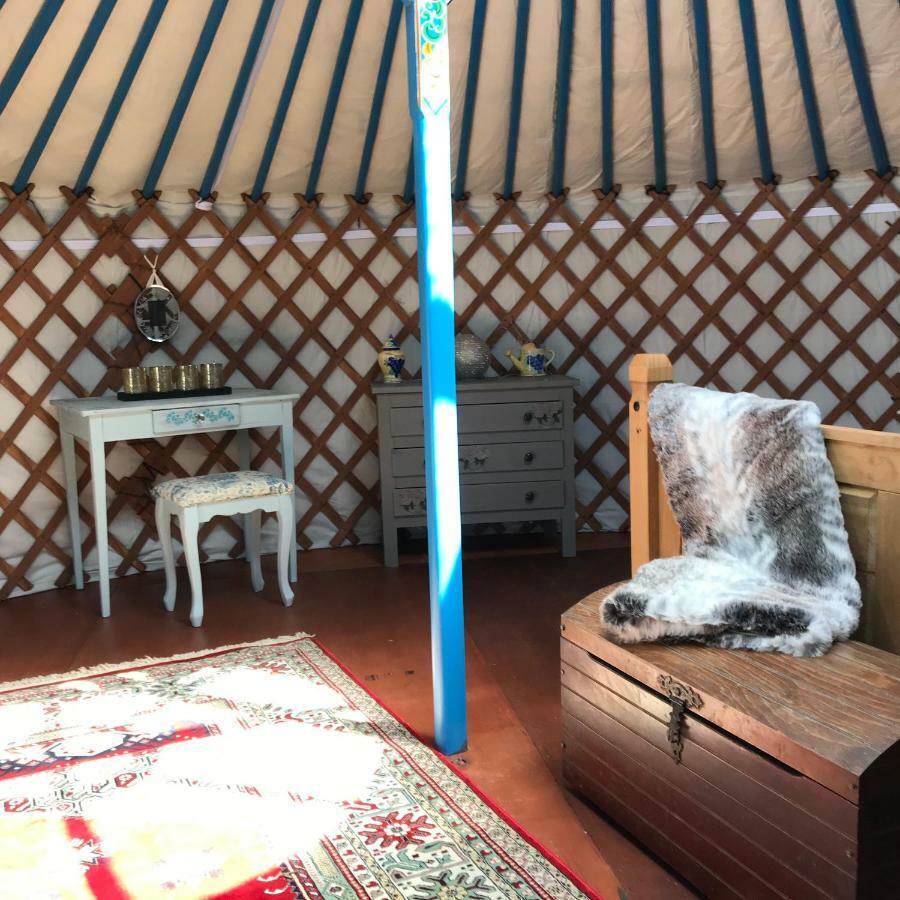 French Fields Luxury Glamping Original Mongolian Yurt Hotel Le-Vieux-Cerier Buitenkant foto