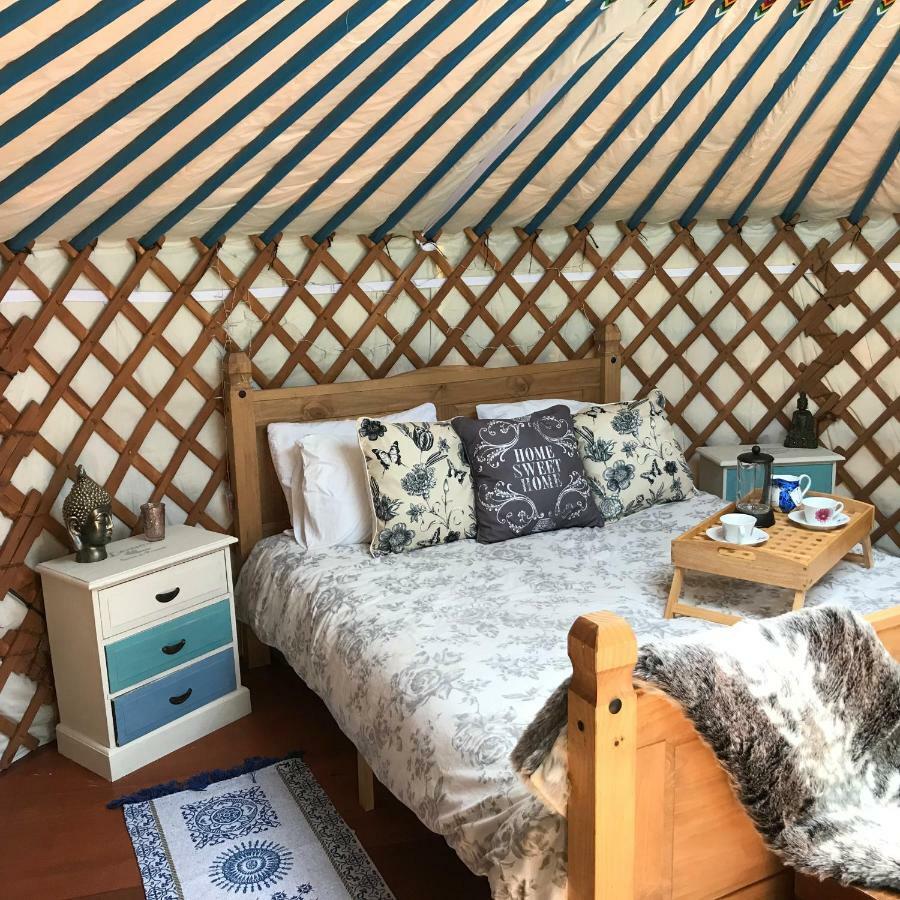 French Fields Luxury Glamping Original Mongolian Yurt Hotel Le-Vieux-Cerier Buitenkant foto