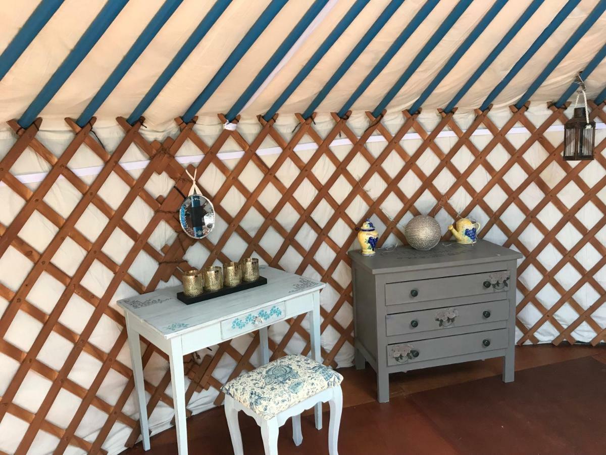 French Fields Luxury Glamping Original Mongolian Yurt Hotel Le-Vieux-Cerier Buitenkant foto
